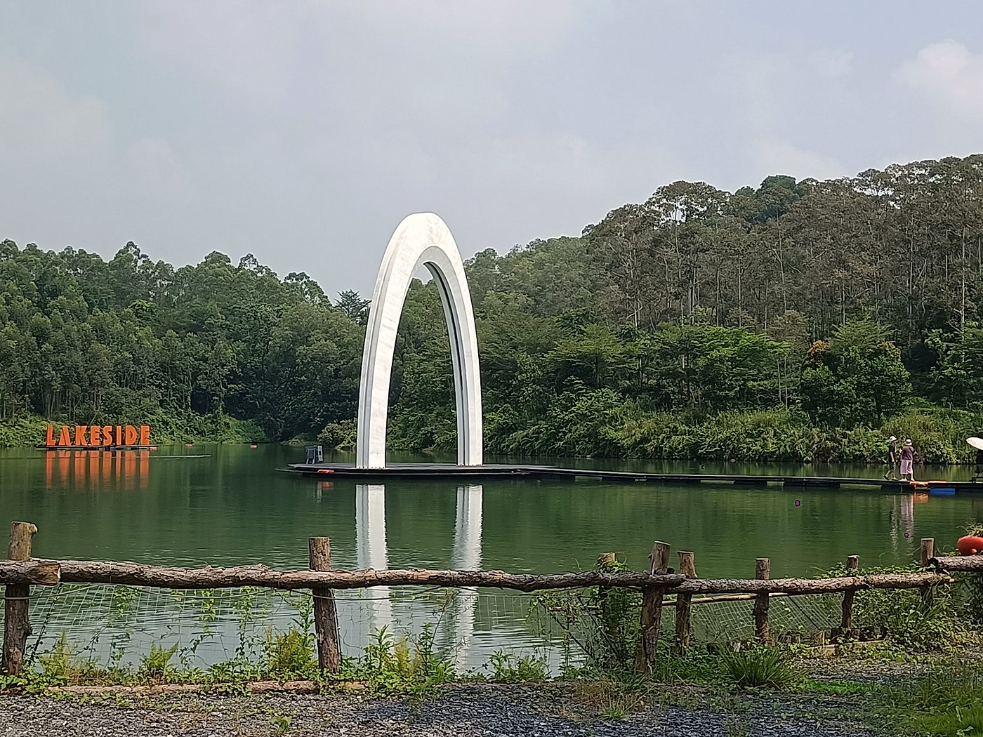 湖畔水岸